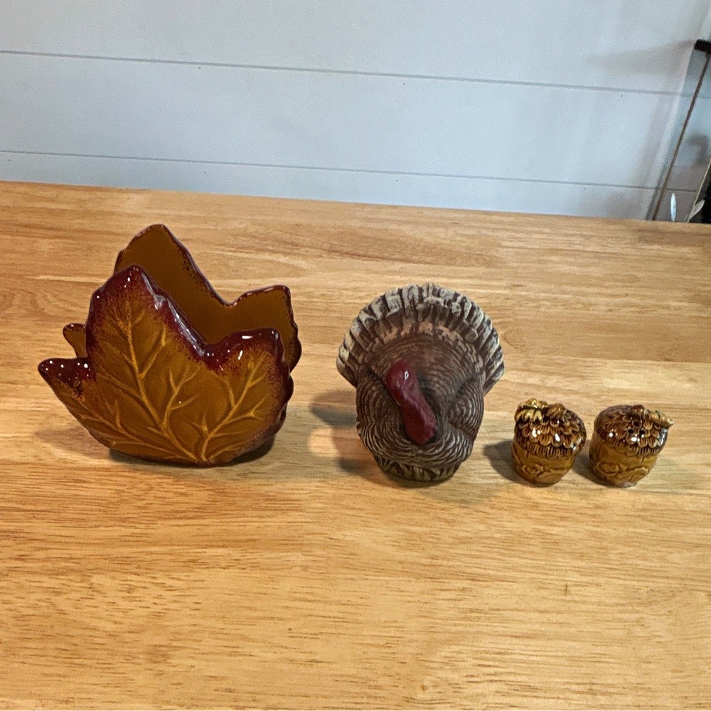 Better Homes Thanksgiving Leaf Napkin Holder, Acorn Shakers, Turkey
